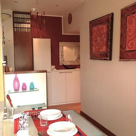 Tolstoi Cobbs Apartment *
