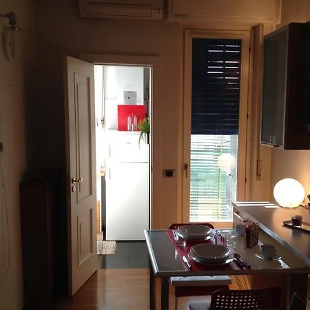 Tolstoi Cobbs Apartment Milan